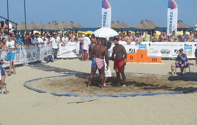 Luptătorii de aur. Doi sportivi români au urcat de trei ori pe cea mai înaltă treaptă a Mondialelor de Plajă din Grecia