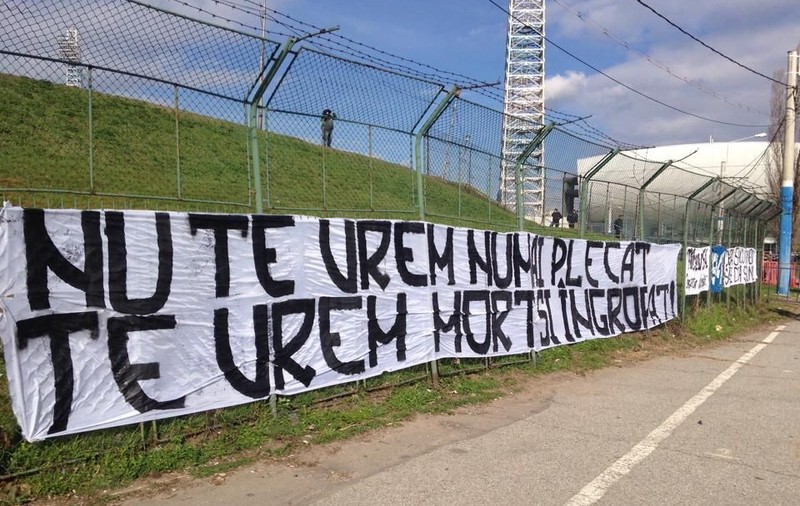 Suporterii au protestat în Craiova:"Nu te vrem numai plecat, te vrem mort şi îngropat" FOTO