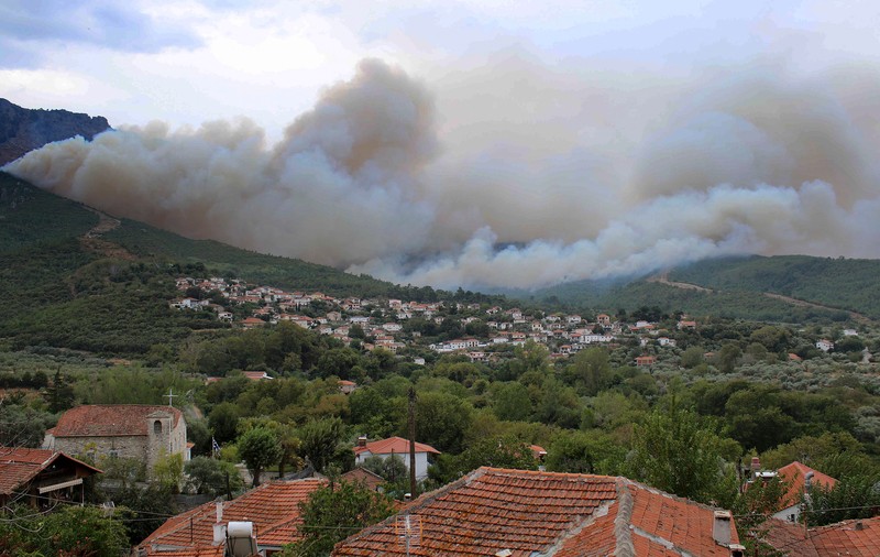Incendiul din Thassos e sub control. Român stabilit acolo: „Nu au fost persoane evacuate, nimeni nu a plecat de pe insulă”