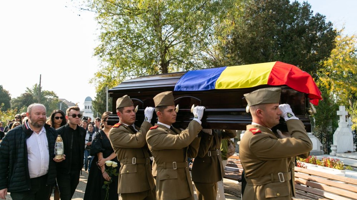 Ultimele aplauze pentru Tamara Buciuceanu. Moment emoționant la înmormântarea actriței
