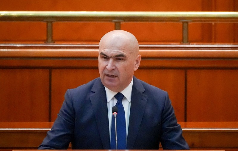 Sindicatele din Parlament acuză „atacul ilegal şi cinic” al Guvernului Bolojan asupra veniturilor angajaților și amenință cu oprirea activității
