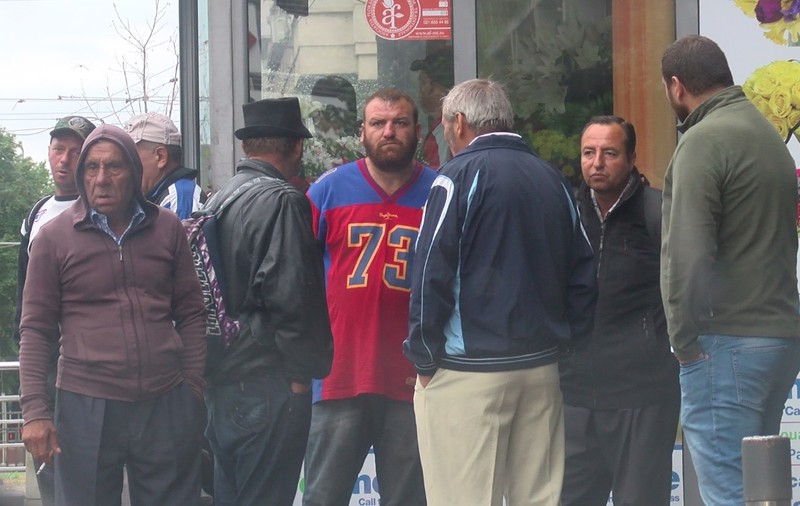 REPORTAJ/ Bursa tristă a muncilor grele. De unde iei muncitori cu ziua în București / VIDEO