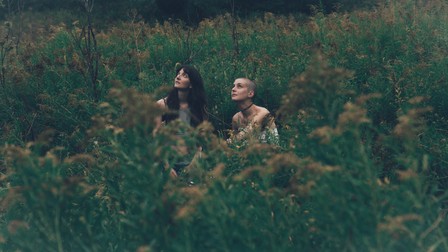 Larissa Corriveau&nbsp;și&nbsp;Aude Mathieu&nbsp;în&nbsp;„That Kind of Summer”