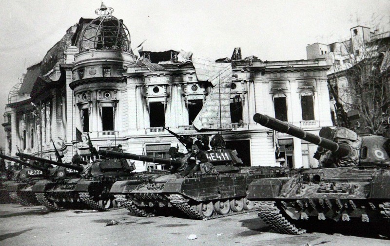 Gabriel Miron, fotoreporterul ziarului Libertatea care a imortalizat imaginile dureroase ale Revoluției: „Mi-au trecut gloanțele pe lângă cap!”. Motivul pentru care apariția primului număr a fost în dubiu