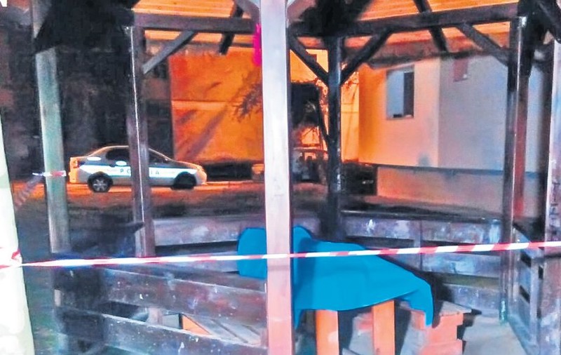 Îngenuncheat de pierderea tatălui! Un băiat de 15 ani s-a spânzurat cu un fular la Slatina