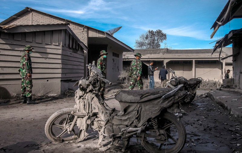 Alertă în Indonezia, după erupția unui vulcan. Cel puțin șapte oameni au murit | FOTO