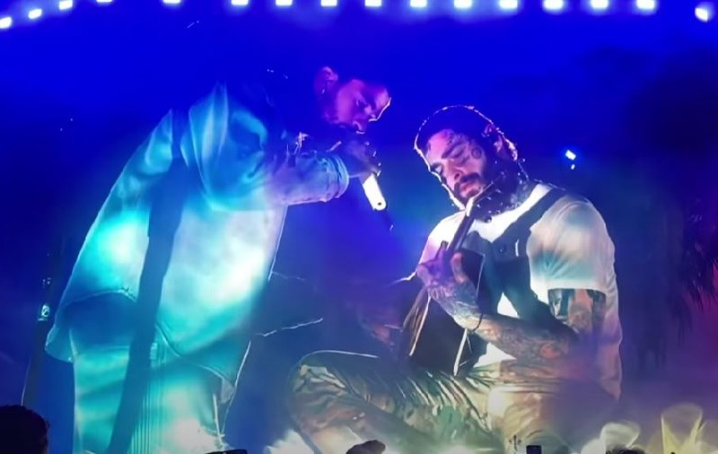 Coachella 2023. Post Malone a avut probleme pe scena festivalului, însă Bad Bunny a remediat rapid situația