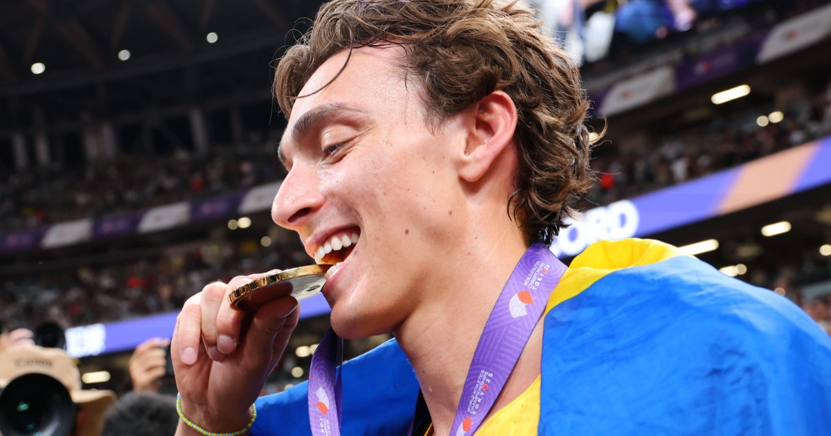 Armand Duplantis cu medalia de aur la Campionatele Mondiale de Atletism de la Tokyo