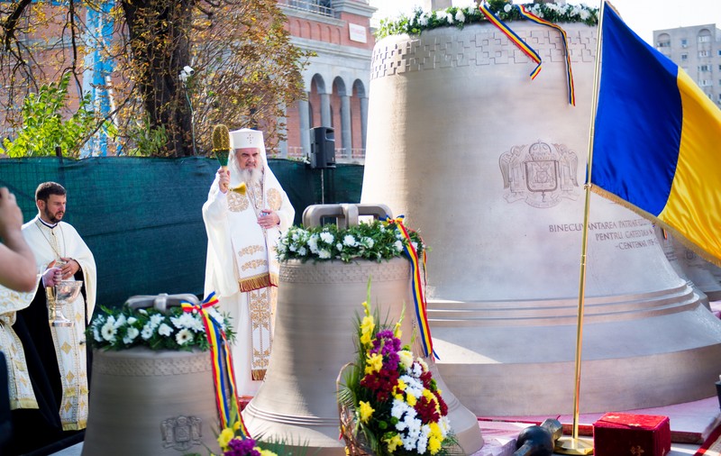 Patriarhul Daniel a sfințit clopotele Catedralei Mântuirii Neamului