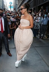 Lady Gaga quitte les studios de la Radio City Music Hall à New York, après son concert avec Tony Bennett. Le 5 août 2021 August 05, 2021.Lady Gaga leaving to Radio City Music Hall for her concert with Tony Bennett in New York August 05, 2021