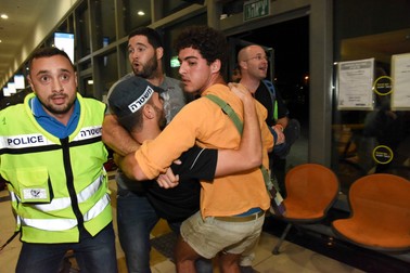 epa04983279 Israelis carrying a wounded Policeman injured during an attack allegedly carried out by Palestinian man, at the Bus station in Beersheba, Israeli, 18 October 2015. A man opened fire in a southern Israel bus terminal, killing one before authorities shot him dead, shattering a 24-hour lull in Palestinian attacks that has had the nation on the brink after a fortnight of violence. Security forces engaged in a gunbattle with the assailant, who had entered the station armed with a gun, but then also snatched the rifle of a soldier, police said. He was shot dead after fleeing outside. EPA/Dudu Grunshpan ISRAEL OUT