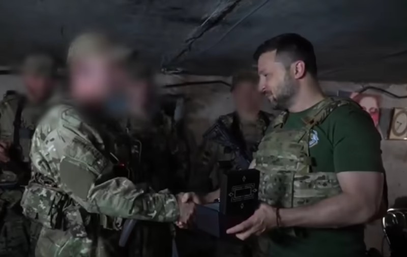 Volodimir Zelenski a mers în prima linie a frontului de la Bahmut