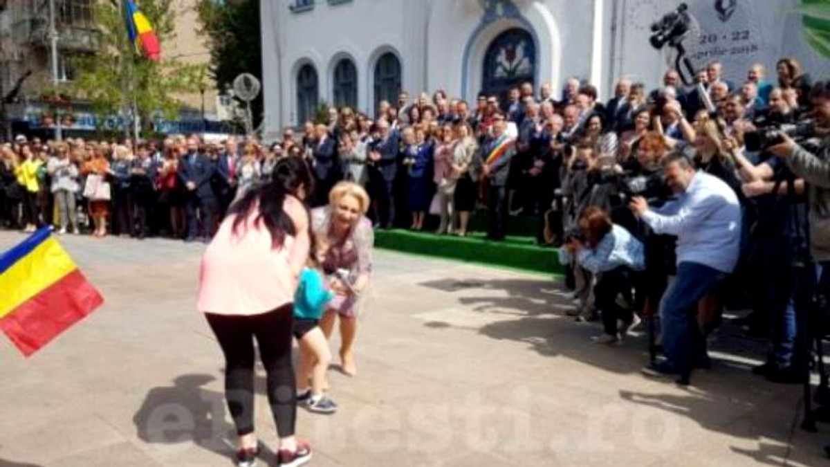 copii, manifestari publice, parade
