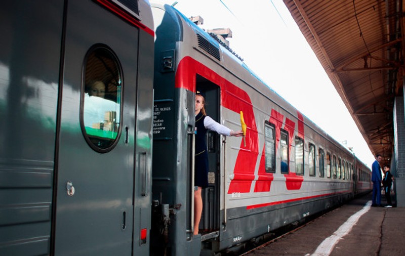 Șeful de tren care l-a obligat pe un ofițer rus de rang înalt să-și plătească bagajul suplimentar va fi trimis pe front: „Merită o sancțiune exemplară”