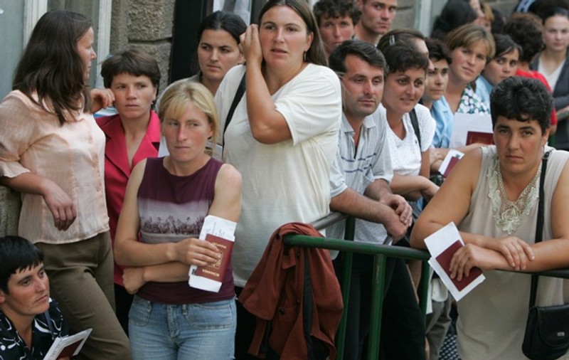 Românii pot munci în Grecia, Portugalia şi Ungaria fără permis de lucru