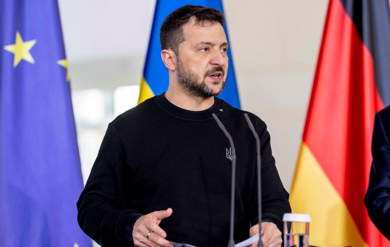 Un analist american i-a cerut lui Volodimir Zelenski să returneze Washingtonului 184 de miliarde de dolari