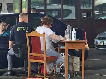 Nici polițiștii și nici angajații DSP nu poartă echipamente de protecție