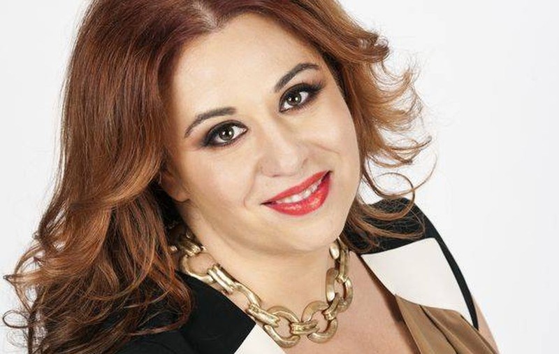OANA ROMAN e RĂSFĂŢATĂ de toată LUMEA! Ce cadou PERSONALIZAT a PRIMIT!