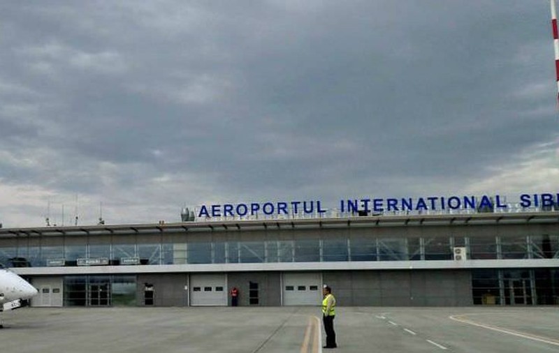 Un bărbat și un copil ar fi vrut să fure un avion, pe aeroportul din Sibiu. Pază sporită în urma incidentului UPDATE