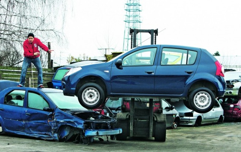 Merită să-ţi cumperi o Dacia Sandero second-hand?