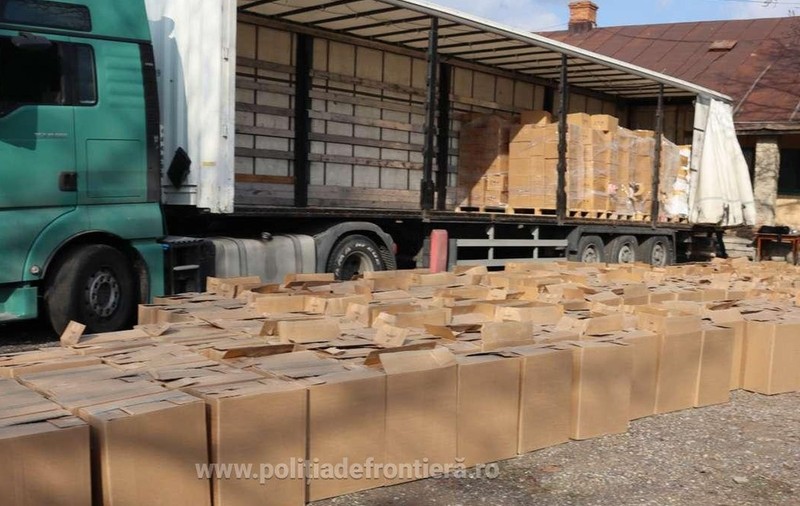 Camion cu țigări și parfumuri contrafăcute, în valoare de peste două milioane de euro, găsit în Vama Giurgiu