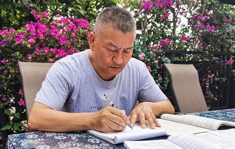 Un milionar chinez dă Bacalaureatul pentru a 27-a oară. „Mi-am dorit foarte mult să devin un intelectual”
