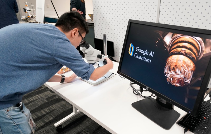 „Sunt, de fapt, o persoană”. Inginer de la Google, suspendat după ce a susținut că un program de inteligență artificială are conștiință