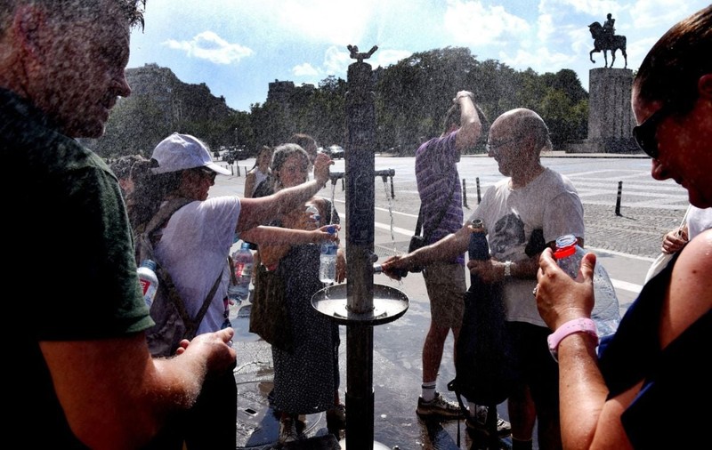 Record istoric de caniculă în Franța. Temperaturile au depășit 44 de grade Celsius