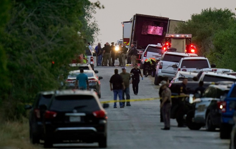 VIDEO | 46 de oameni, găsiți morți într-un camion abandonat în Texas. Trei persoane, reținute de poliție