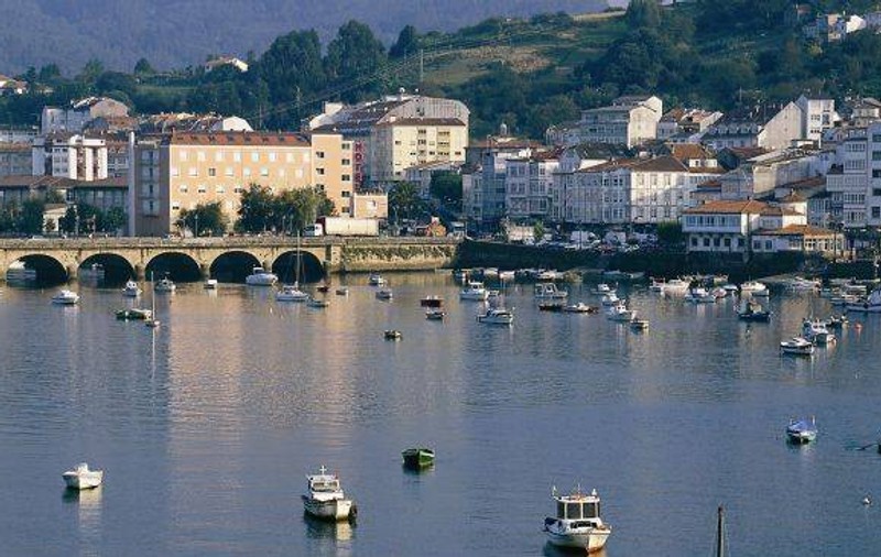 Locuitorii dintr-un oraș spaniol s-au organizat în patrule pentru a-l prinde pe „Rambo din Galicia”, un criminal evadat din închisoare