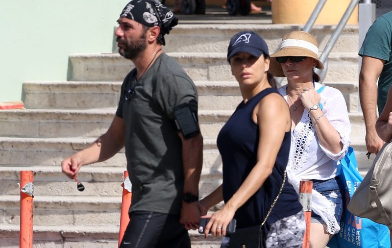 Eva Longoria este însărcinată cu primul său copil. Primele imagini cu burtica de gravidă
