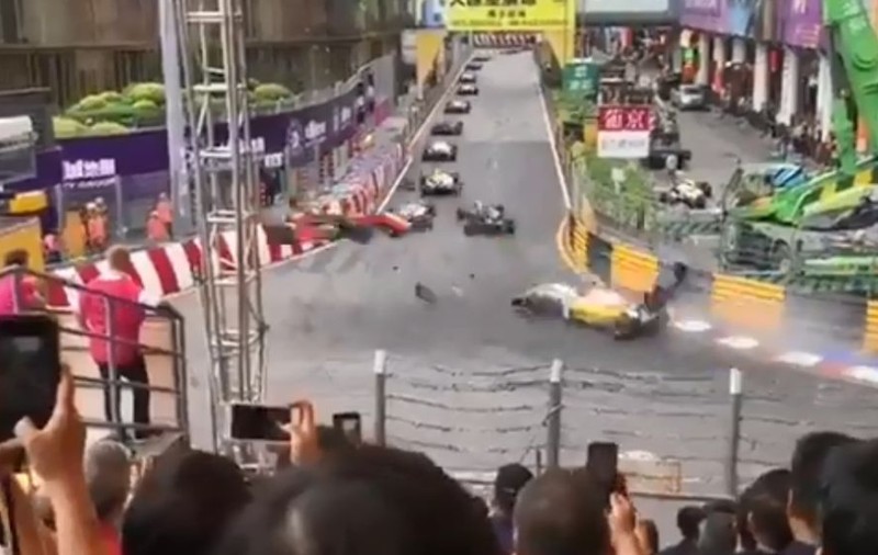 VIDEO | Accident terifiant în Formula 3. Cinci persoane au fost rănite