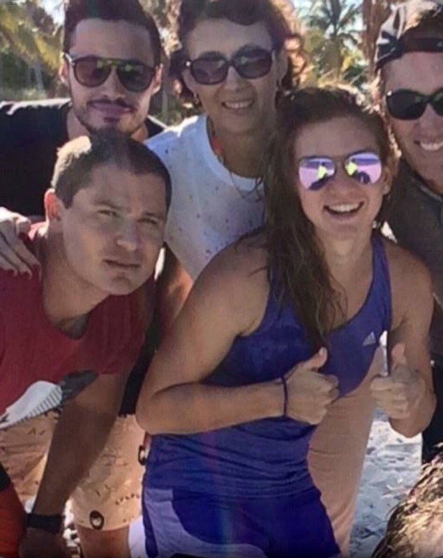 Campioana se mai și distrează! Simona Halep, relaxare pe o plajă din Florida / GALERIE FOTO