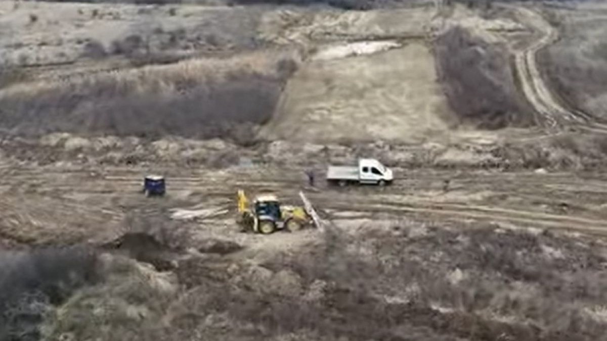 Pe șantierul A7 se observă, din dronă, mai multe utilaje ale constructorului
