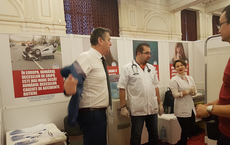 REPORTAJ / Câți aleși s-au vaccinat gratuit la Parlament. Deputat PNL: Fac naveta 500 de kilometri, dacă aș putea, aș veni pe cal la muncă (VIDEO)