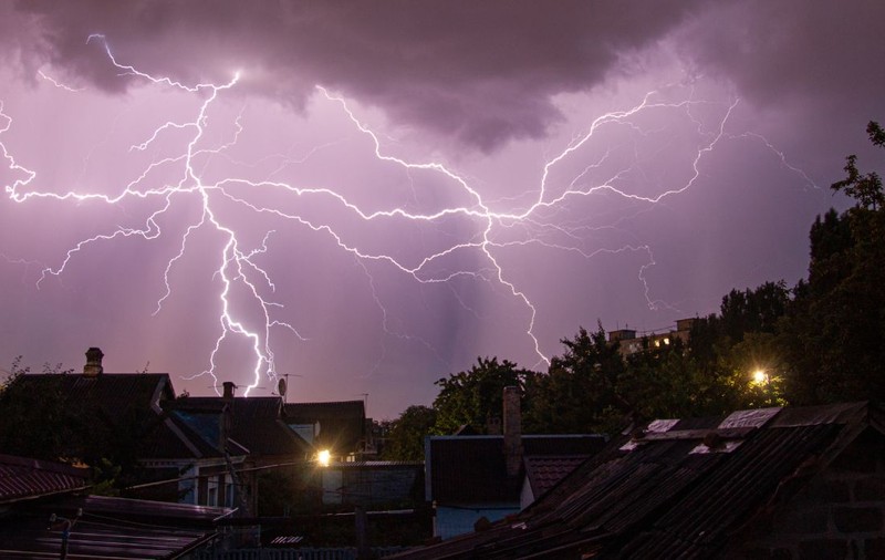 Avertizare nowcasting cod portocaliu de ploi, grindină și descărcări electrice. Lista localităților vizate de fenomene meteo extreme