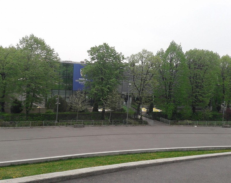 Răzvan Burleanu a strâns la RIN votanții de la alegerile FRF. Un dineu oficial destul de tensionat. Cadouri: șepci, tricouri și șorturi. Reacții. Vulpițele galbene știu cu cine votează | FOTO