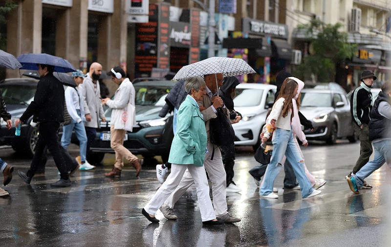 Meteorologii au anunțat cum va fi vremea în București. Vineri, maximele ating 13 grade Celsius
