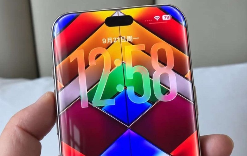 iPhone 20 Pro ar putea avea un ecran curbat pe margini.