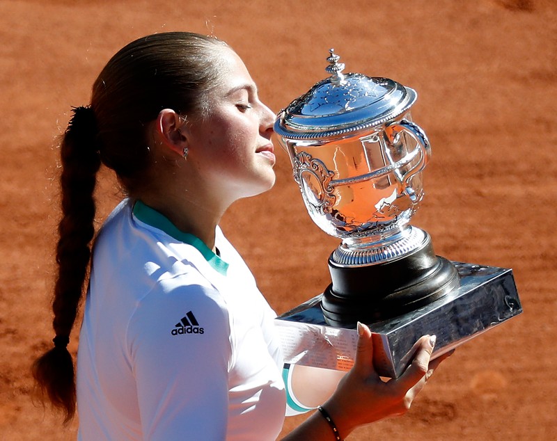 Ostapenko, minunea din Letonia. A lovit mingea cu ură, a învins fabulos! Cât au câștigat finalistele