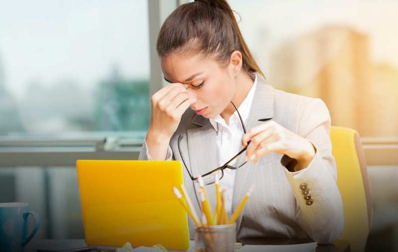 Stresul îți poate distruge zâmbetul? 7 conexiuni ascunse dintre psihic și sănătatea dentară