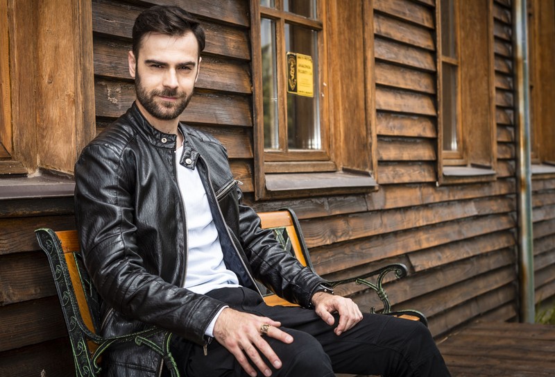Denis Hanganu s-a născut la Râșești, județul Vaslui