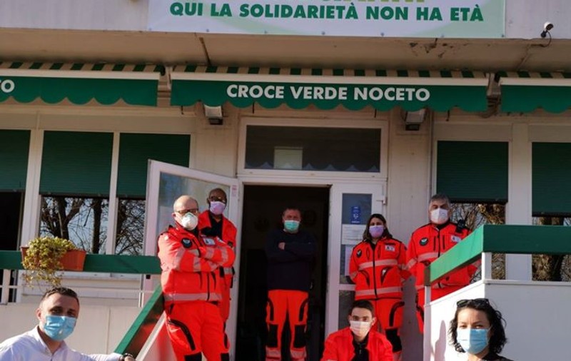 Românii din Italia sunt implicați activ în lupta cu pandemia de coronavirus. Aceștia donează măști și alimente