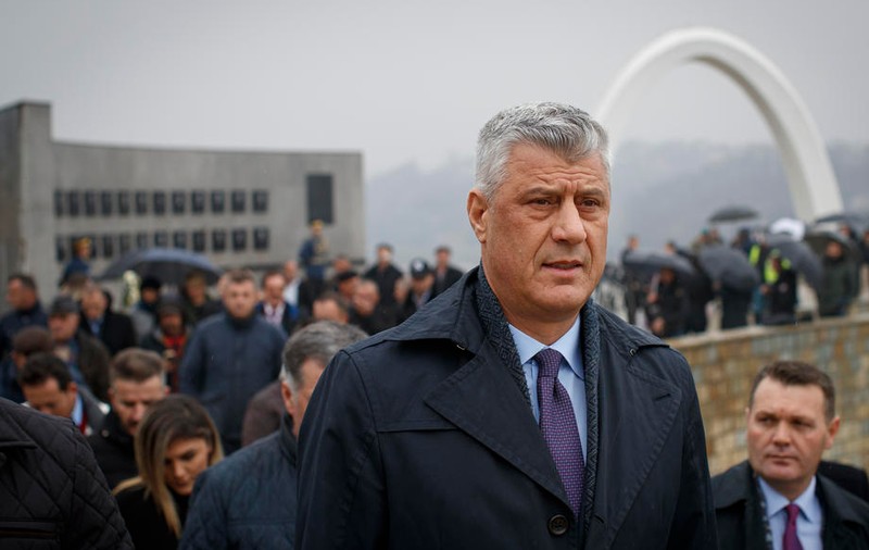 Președintele provinciei Kosovo, Hashim Thaci, s-a întâlnit cu procurorii, care îl acuză de crime de război