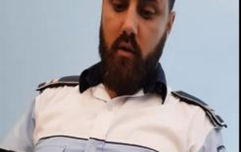 Au amenințat un polițist din Caransebeș pe Facebook. Ce pedeapsă riscă mai mulți tineri