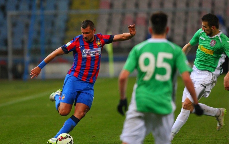 Petrolul și Dinamo l-ar fi dorit pe îmbăTAMAȘ, dar n-au cum să plătească 150.000 de euro, plus amenda primită de la Steaua, de 10.000 de euro! Impresarul vrea să-l ducă pe Gabi în străinătate, pentru a-l feri de ochii vigilenți din București!