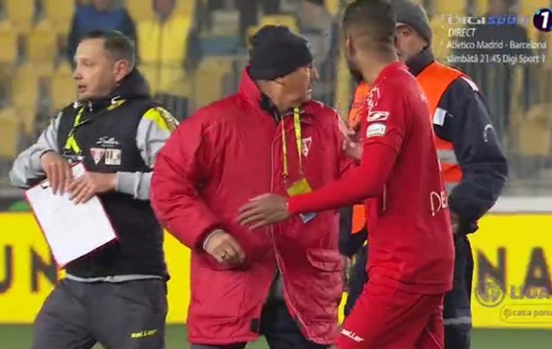 Antrenorul Ionuț Popa a sărit să bată un fotbalist, după Petrolul - UTA 2-2