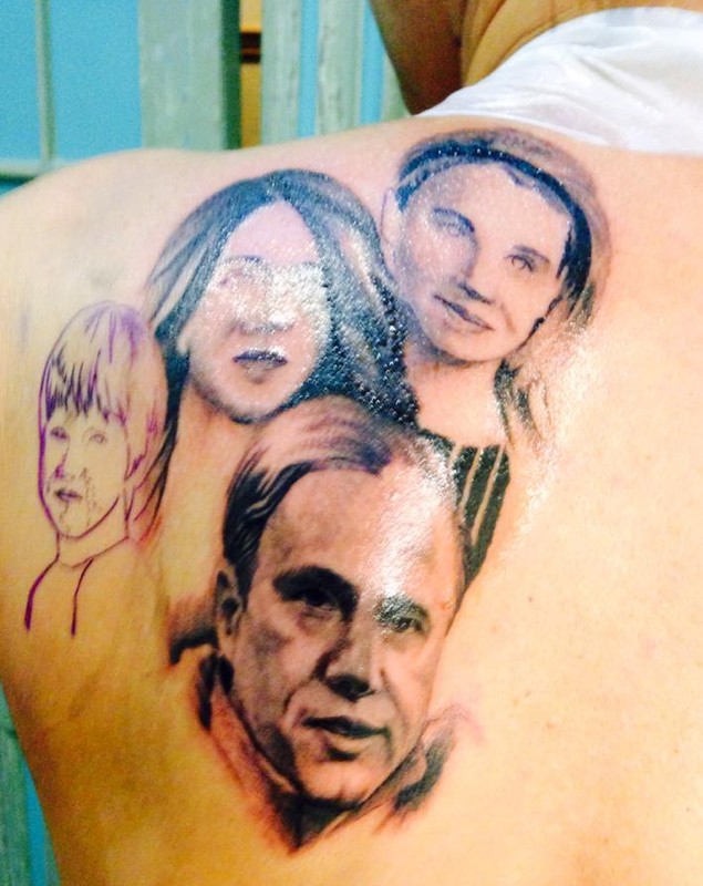 GALERIE FOTO / SENZAŢIONAL! Prodanca şi-a tatuat toată familia pe spate