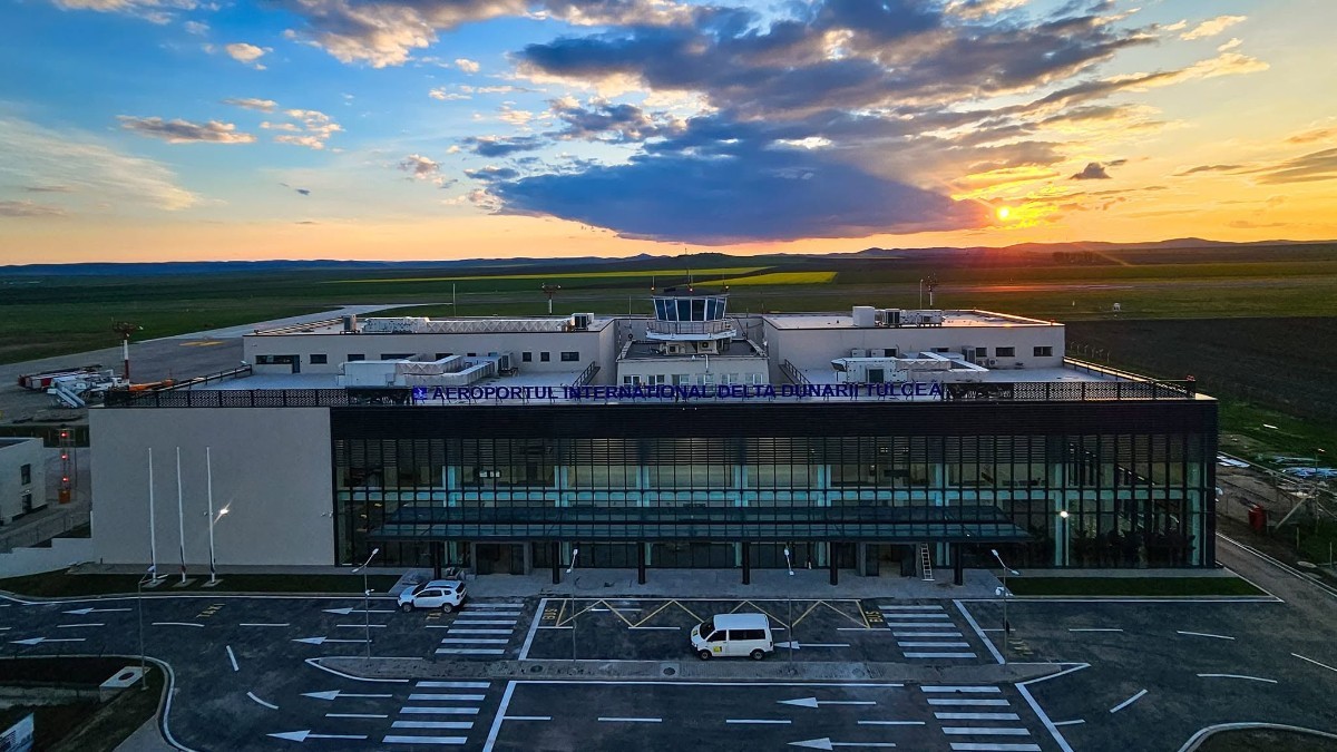 Conducerea Aeroportului „Delta Dunării” din Tulcea și-a majorat, în 2025, pachetul de remunerare cu aproximativ 120% față de anul anterior, ajungând la 122.544 de lei. Sursă foto Facebook/Aeroportul “Delta Dunãrii” Tulcea