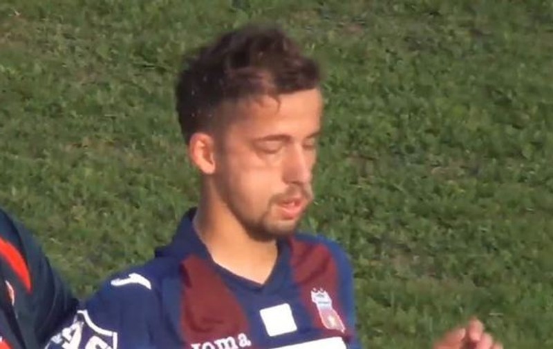 VIDEO | Un fotbalist al celor de la CSA Steaua a fost bătut de un adversar pe teren. Victima trebuie operată, agresorul a fost reținut de poliție. ”L-am lovit în legitimă apărare”